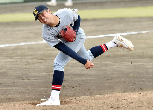 仙台育英対東北　力投する仙台育英・高橋（撮影・相沢孔志）