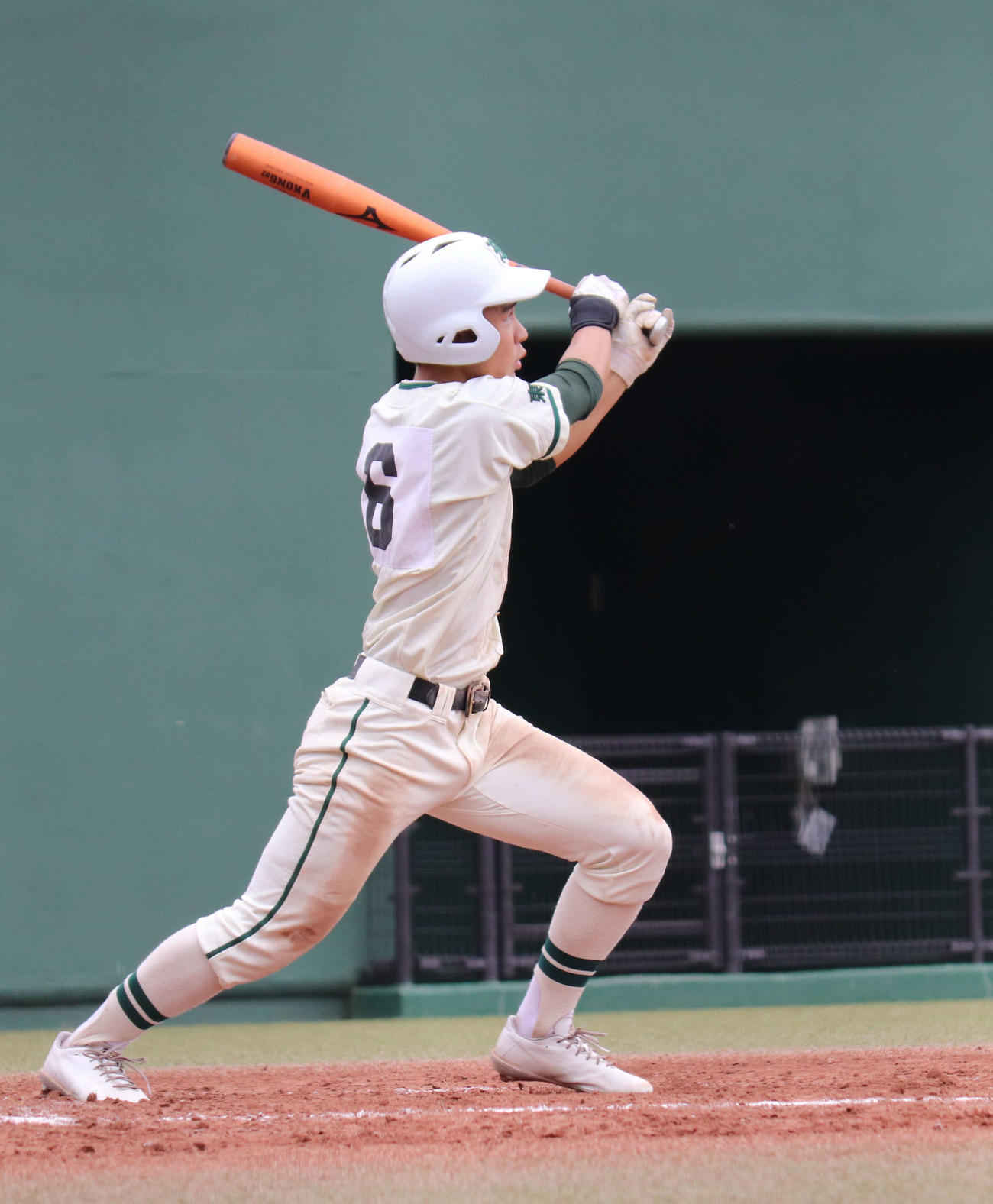 二松学舎大付対東亜学園　3回表二松学舎大付2死一、二塁　3ラン本塁打を放った中川（撮影・星夏穂）