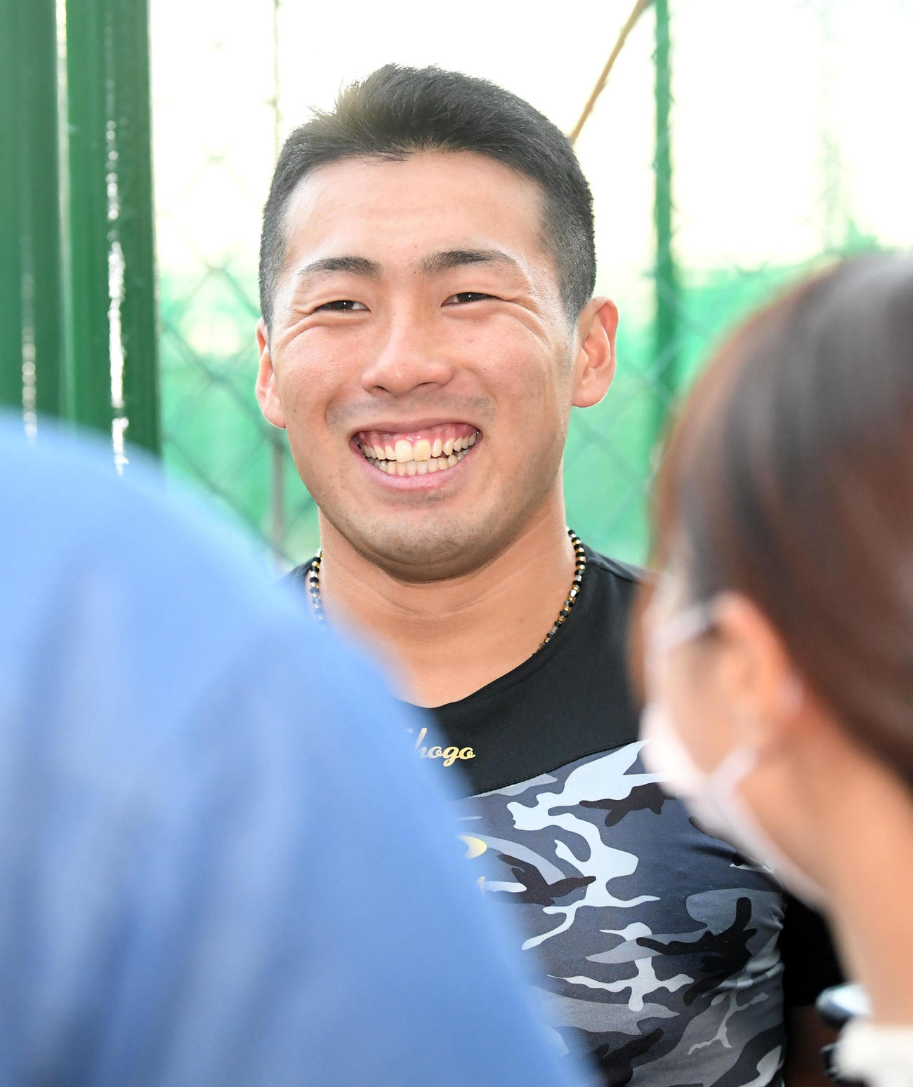 ドラフトを前日、記者の質問に笑顔で答える高松商・浅野（撮影・前岡正明）
