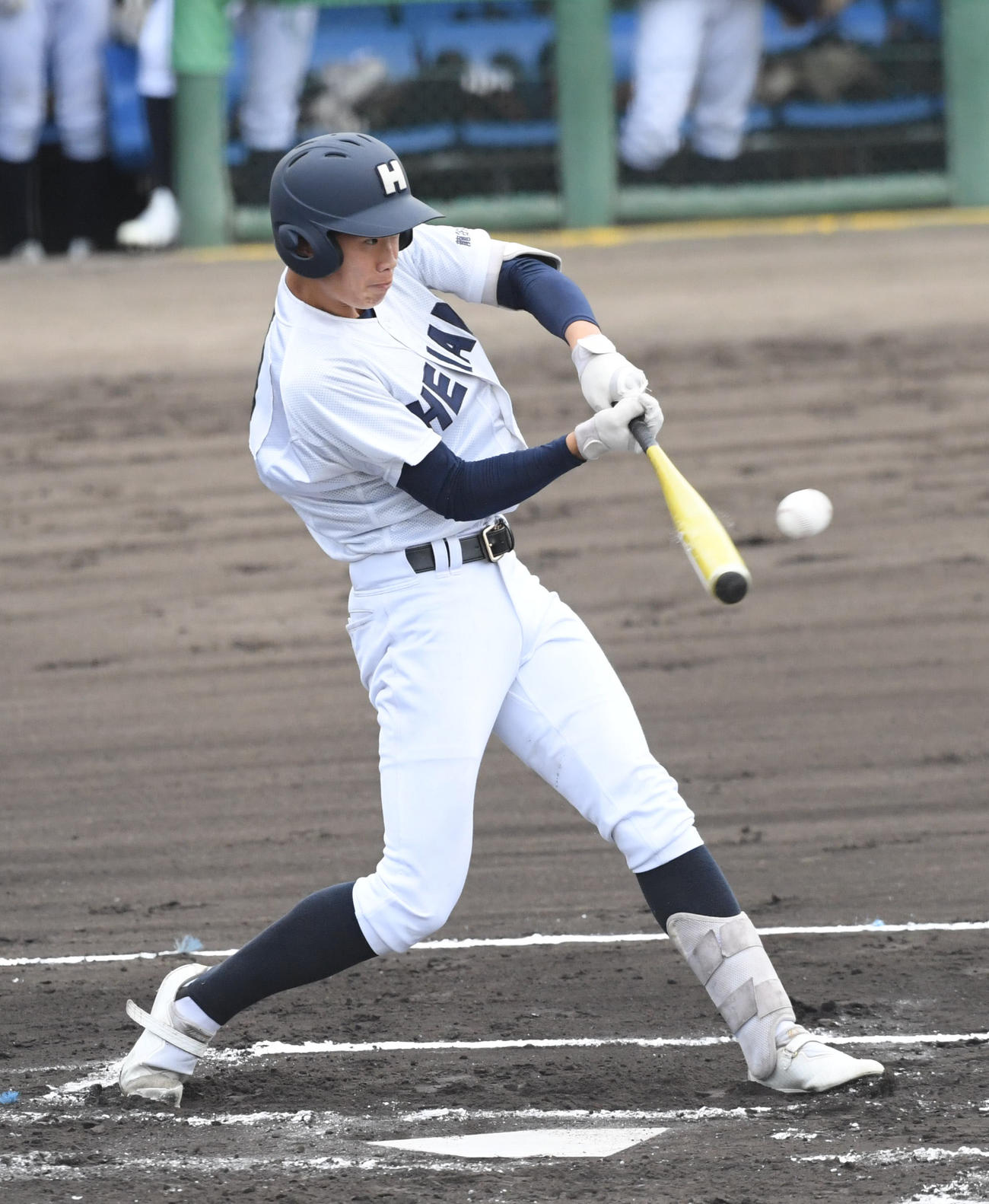 海南対龍谷大平安　　1回裏　龍谷大平安・山下は先制左前適時打を放つ（撮影・滝沢美穂子）