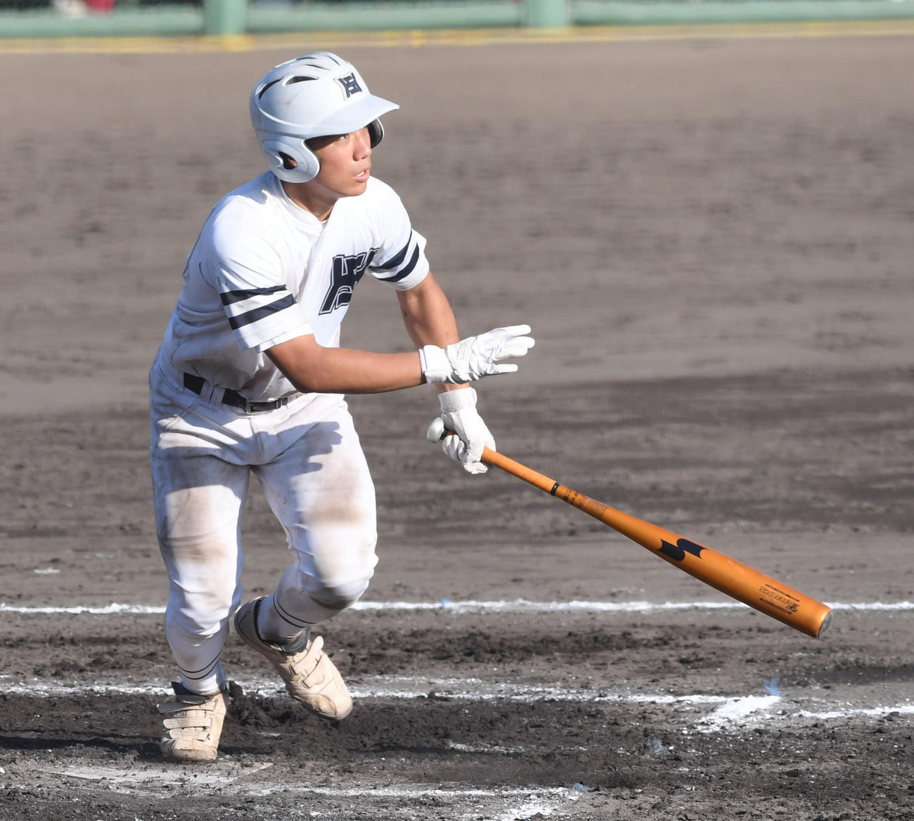 近大新宮対彦根総合　7回裏　彦根総合・森田は右中間へ適時三塁打を放つ（撮影・滝沢美穂子）