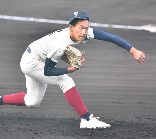 大阪桐蔭対神戸国際大付　大阪桐蔭先発の前田（撮影・清水貴仁）