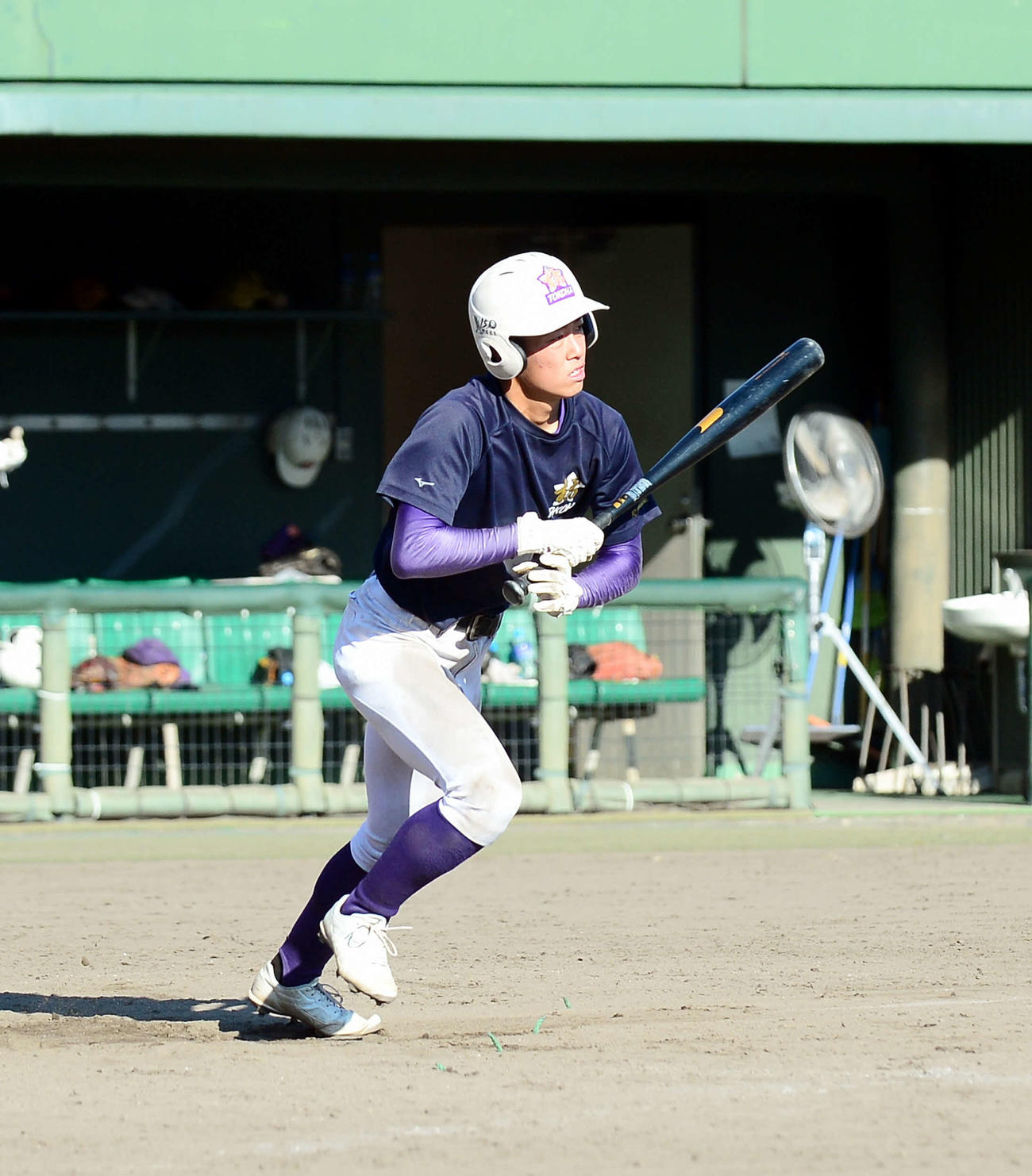 打撃練習で右前打を放つ常葉大橘・高橋
