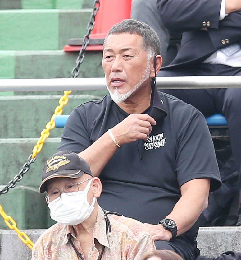 常磐大高対慶応　次男勝児の応援に駆けつけた清原和博氏（撮影・宮地輝）
