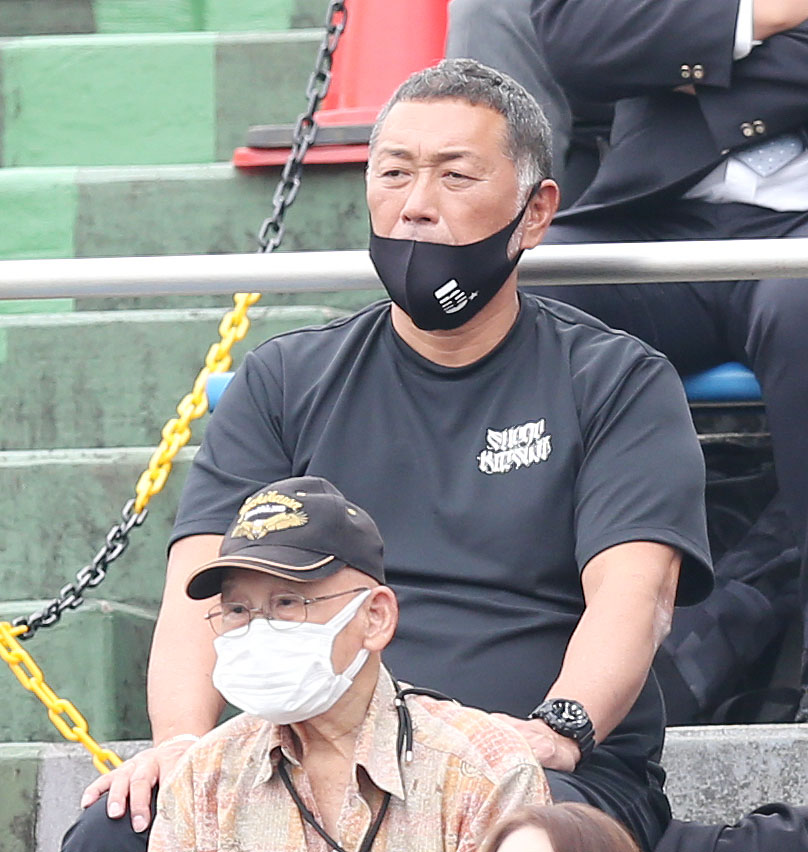 常磐大高対慶応　次男勝児の応援に駆けつけた清原和博氏（撮影・宮地輝）