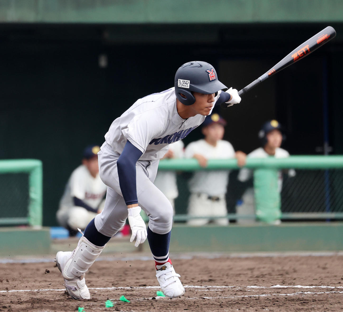 5回裏横浜無死一、三塁、萩は右前適時打を放つ（撮影・鈴木正人）