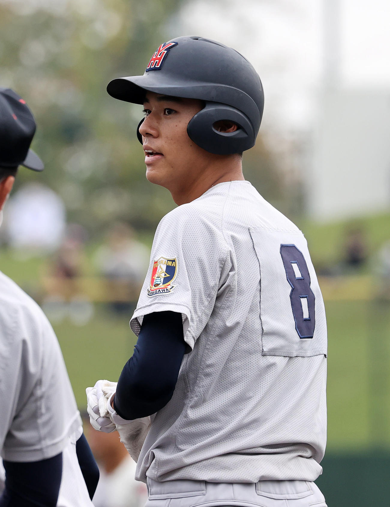 5回裏横浜無死一、三塁、萩は右前適時打を放ちベンチを見る（撮影・鈴木正人）