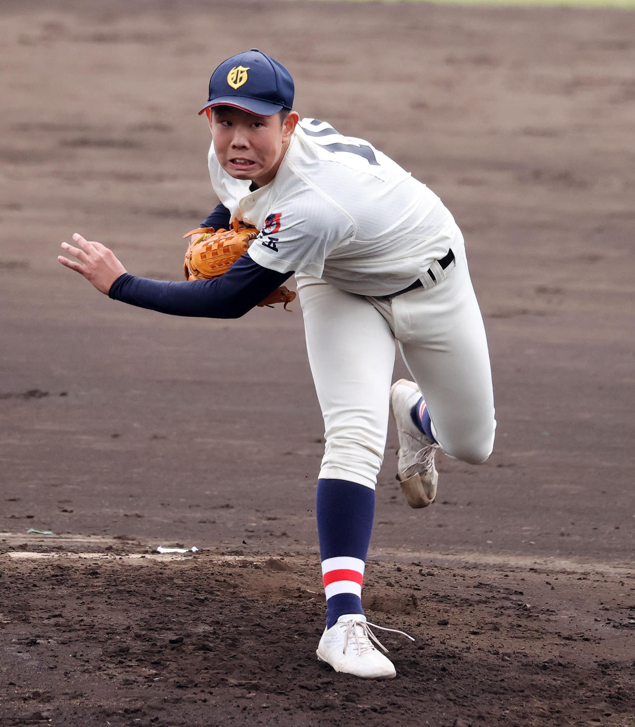 浦和学院対横浜　力投する浦和学院先発の伊藤（撮影・鈴木正人）