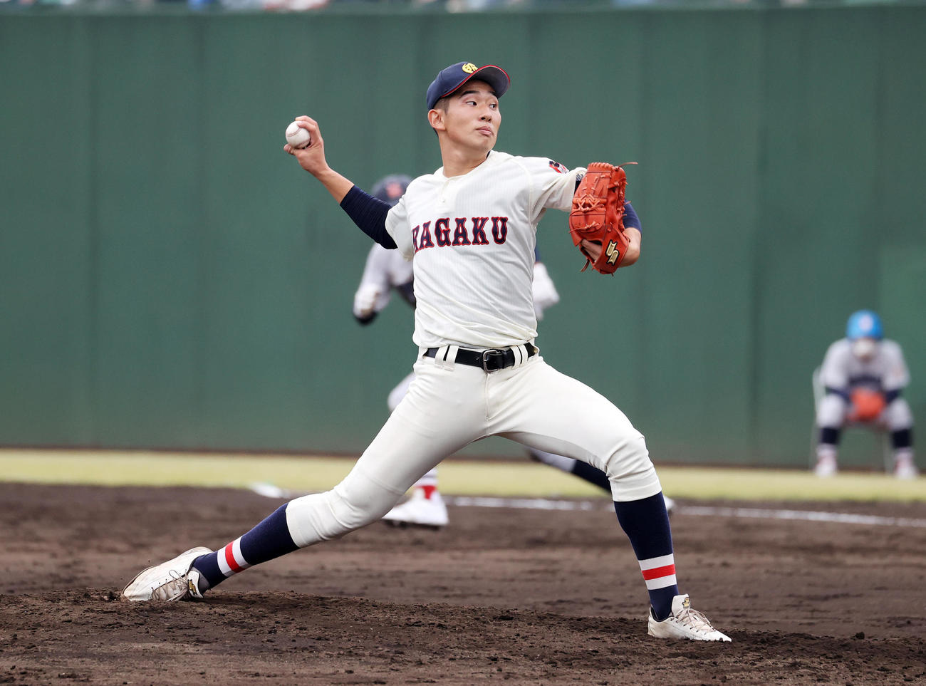 浦和学院対横浜　力投する浦和学院2番手の田中（撮影・鈴木正人）