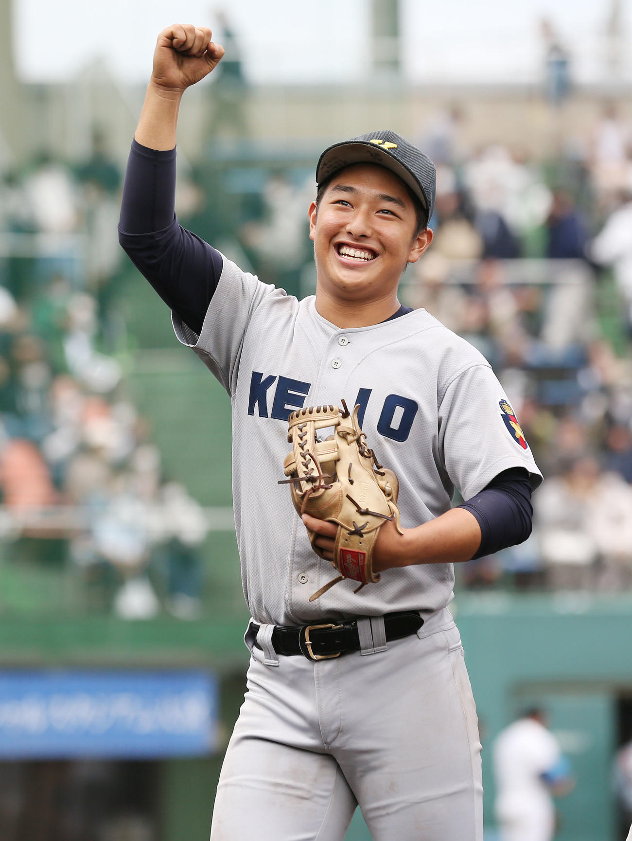 常磐大高対慶応　常磐大高に勝利しガッツポーズする慶応・清原（撮影・宮地輝）