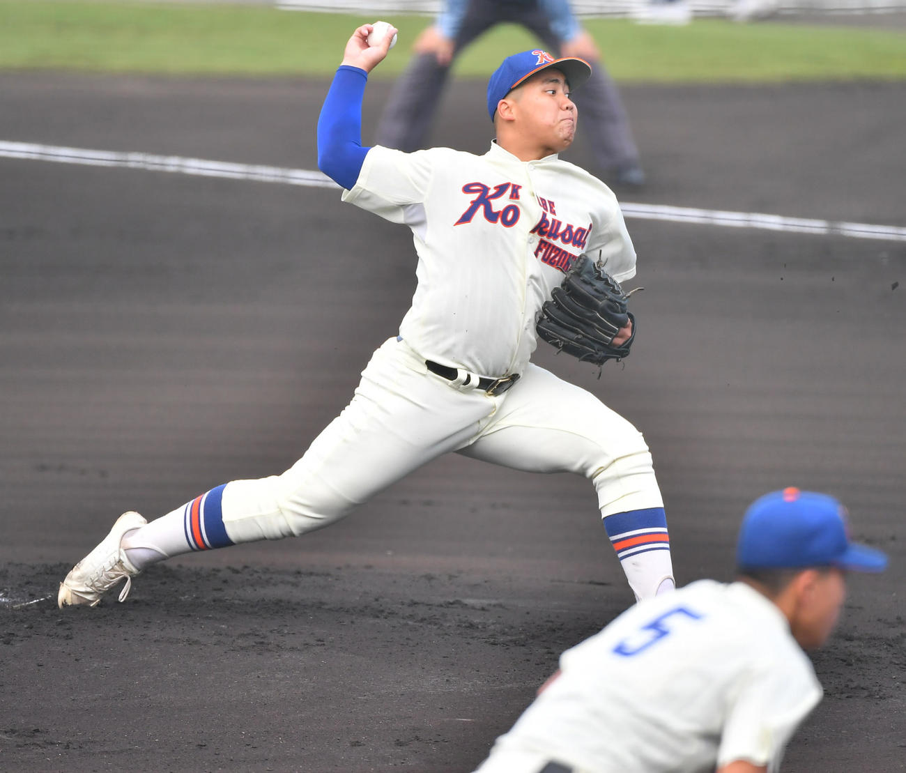 大阪桐蔭対神戸国際大付　神戸国際大付先発の津嘉山（撮影・清水貴仁）