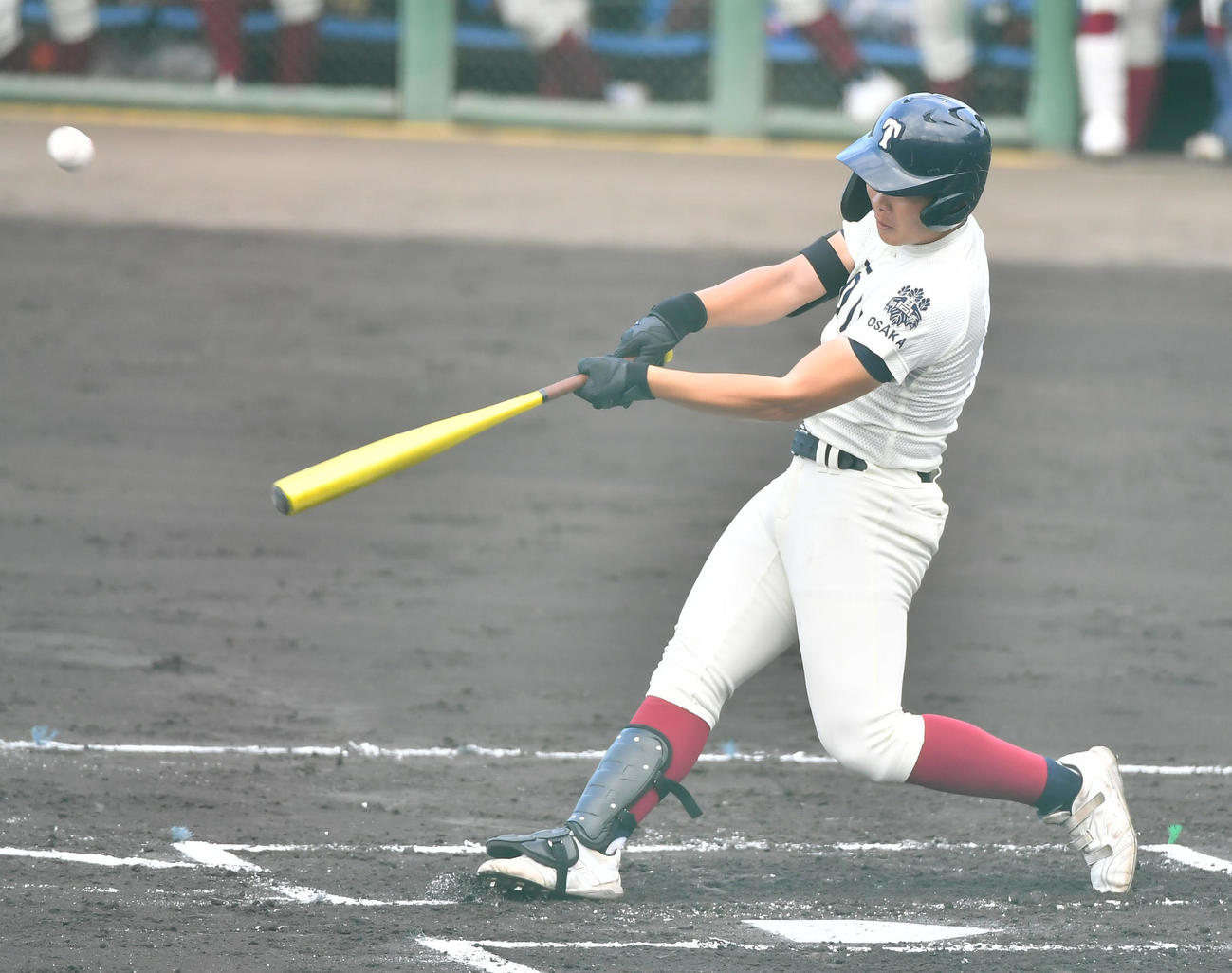 大阪桐蔭対神戸国際大付　1回、右越えの先制満塁本塁打を放つ大阪桐蔭・村本（撮影・清水貴仁）
