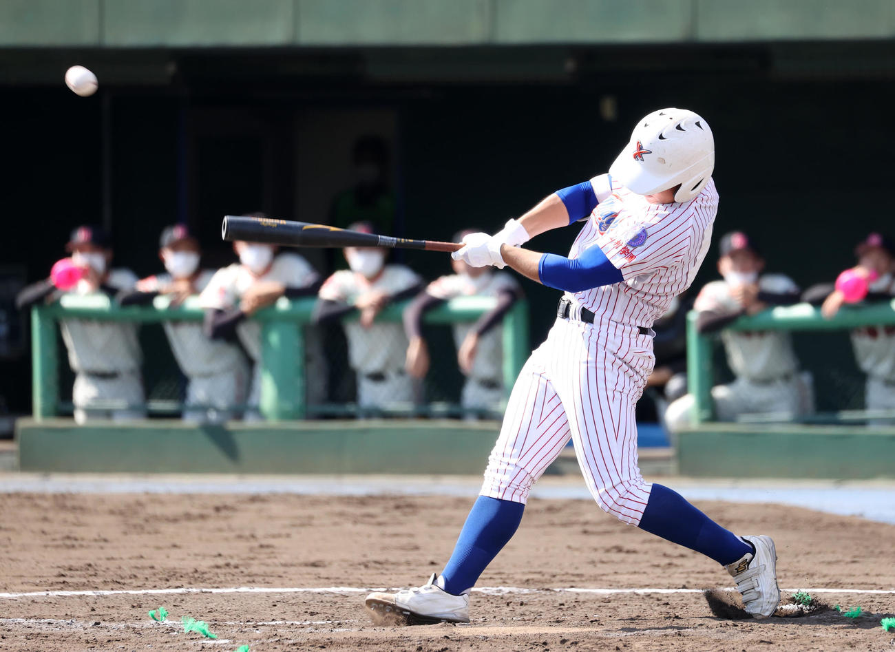 山村学園対土浦日大　2回表山村学園1死二塁、藤原は右前適時打を放つ（撮影・鈴木正人）