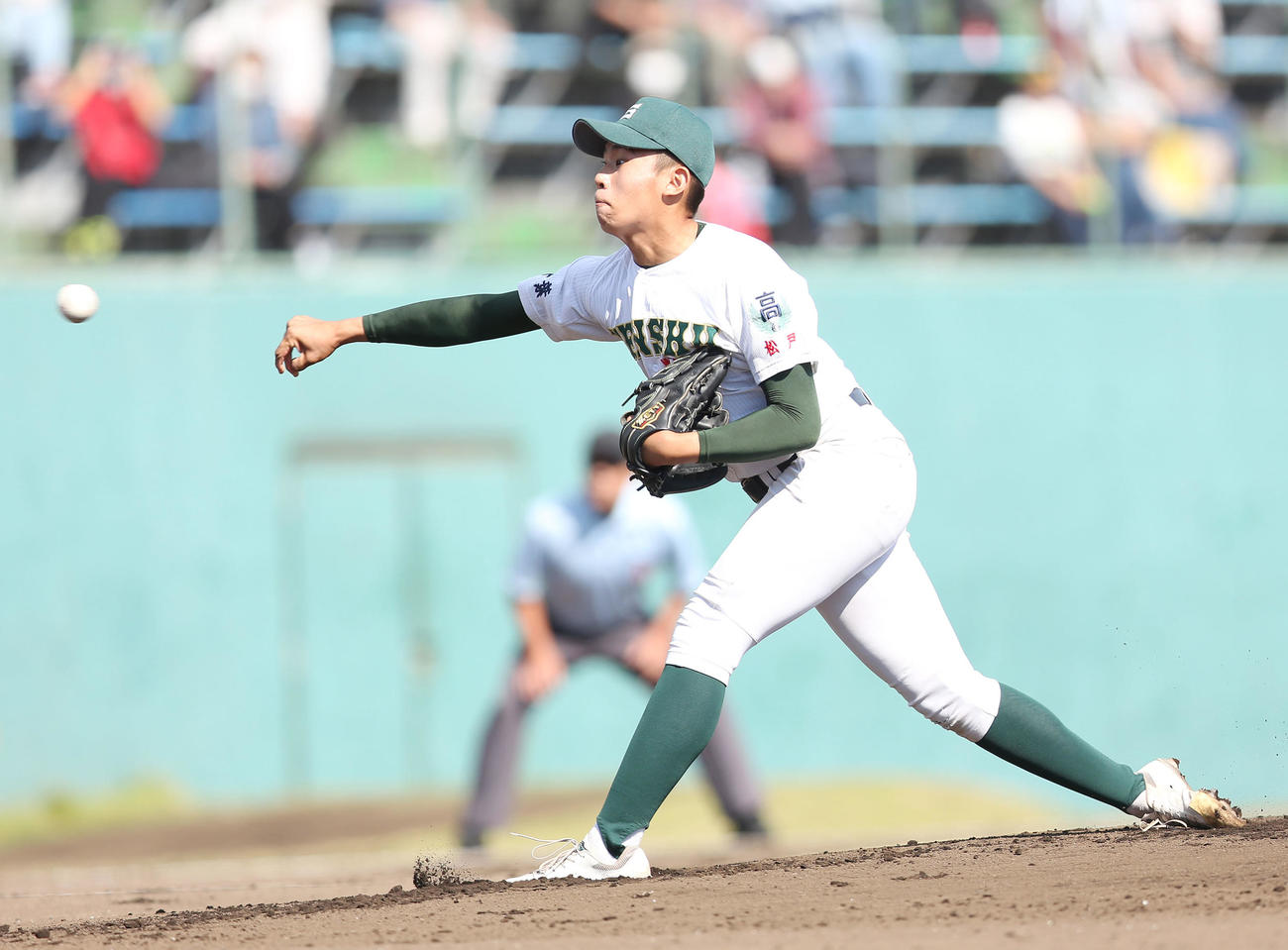 明和県央対専大松戸　力投する専大松戸先発の青野（撮影・宮地輝）