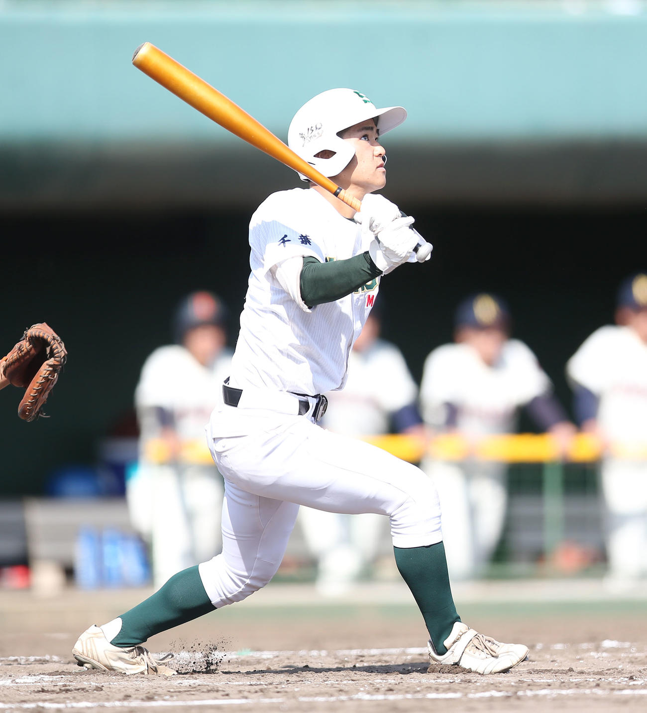 明和県央対専大松戸　3回裏専大松戸1死一塁、2点本塁打を放つ上迫田（撮影・宮地輝）
