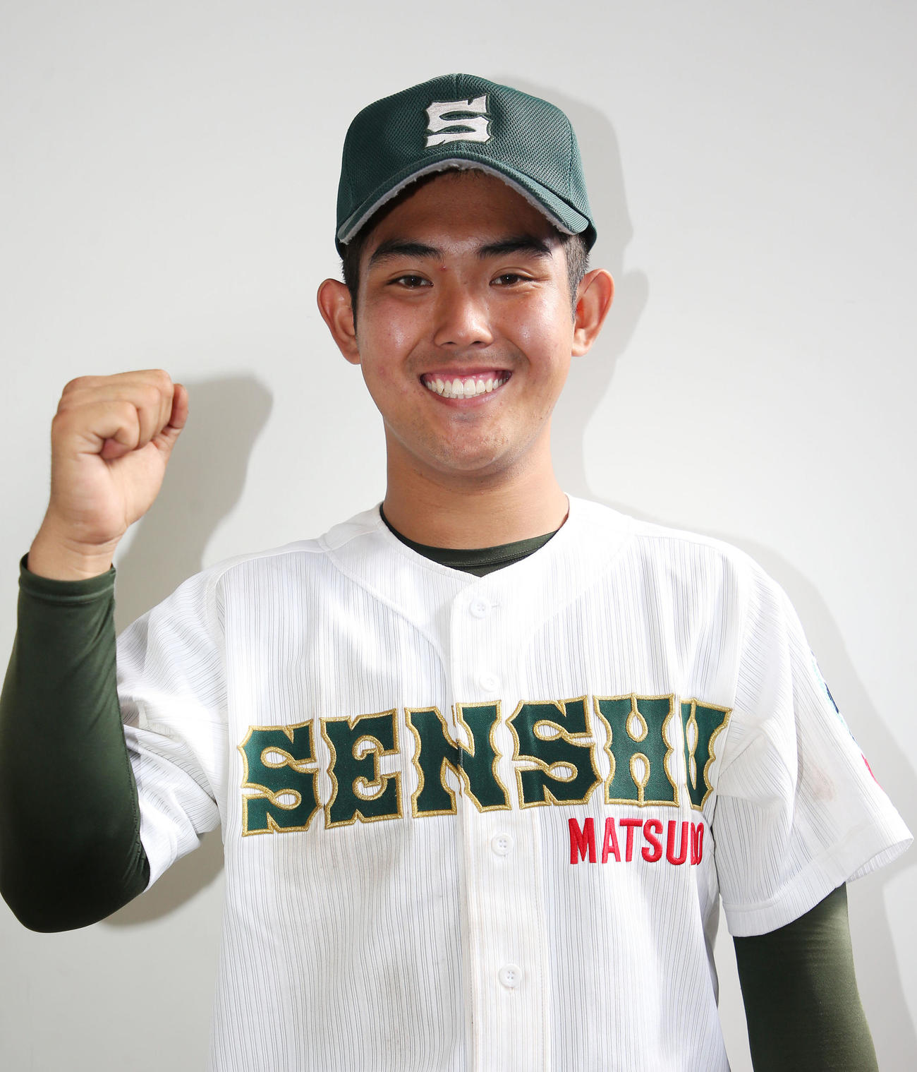 明和県央対専大松戸　笑顔でガッツポーズする専大松戸・吉田（撮影・宮地輝）