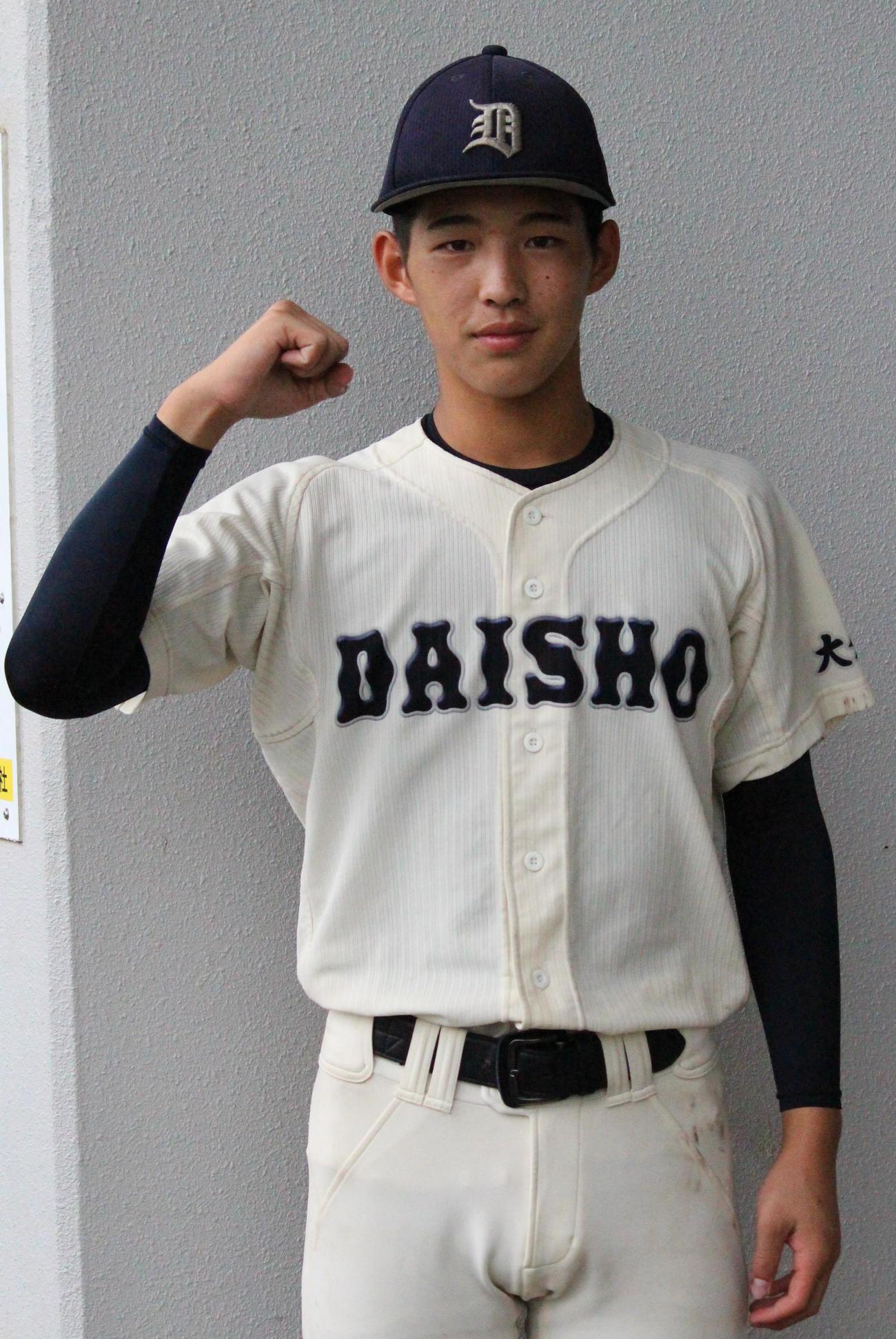 大分商対神村学園　5回2安打無失点で勝利に貢献した大分商・児玉迅投手（撮影・菊川光一）＝2022年10月23日、沖縄・コザしんきんスタジアム