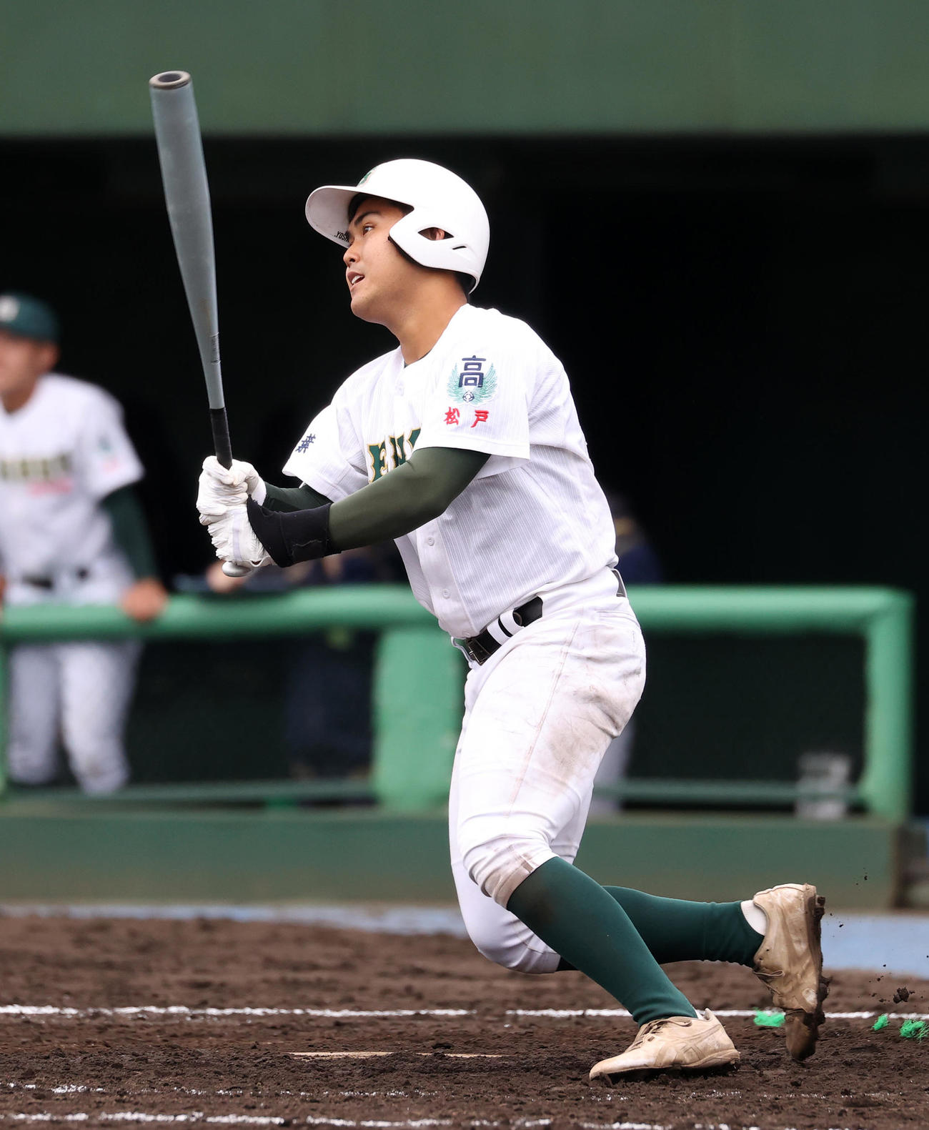 作新学院対専大松戸　3回裏専大松戸2死一、二塁、吉田は左前適時打を放つ（撮影・鈴木正人）
