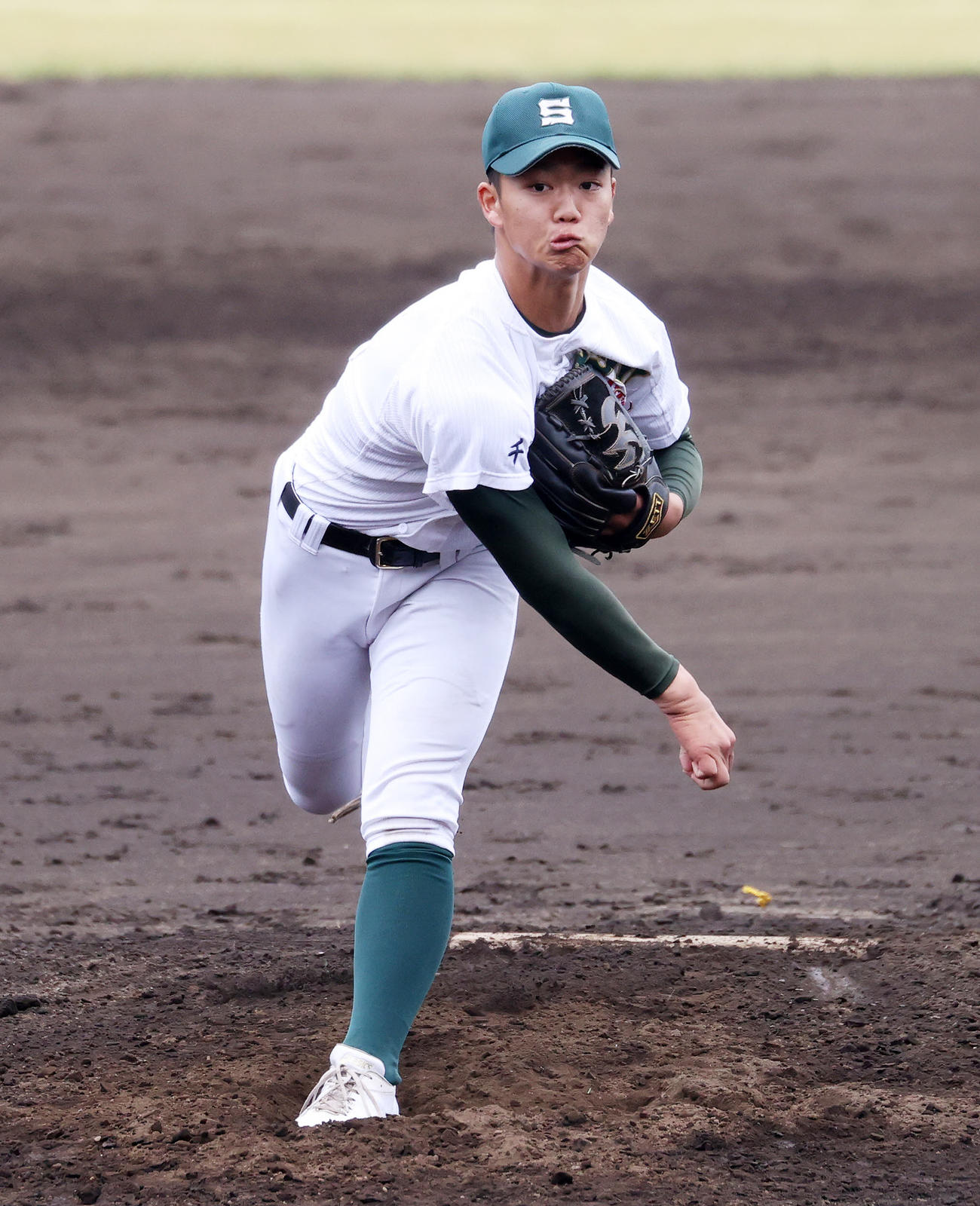 作新学院対専大松戸　力投する専大松戸2番手の平野（撮影・鈴木正人）
