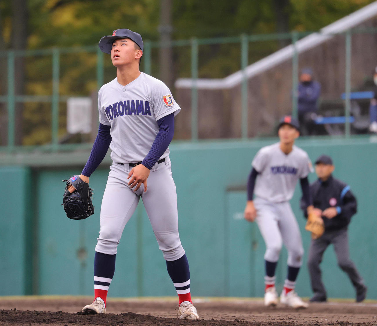 高崎健康福祉大高崎対横浜　5回表高崎健康福祉大高崎1死、半田に左越え本塁打を許す杉山（撮影・野上伸悟）