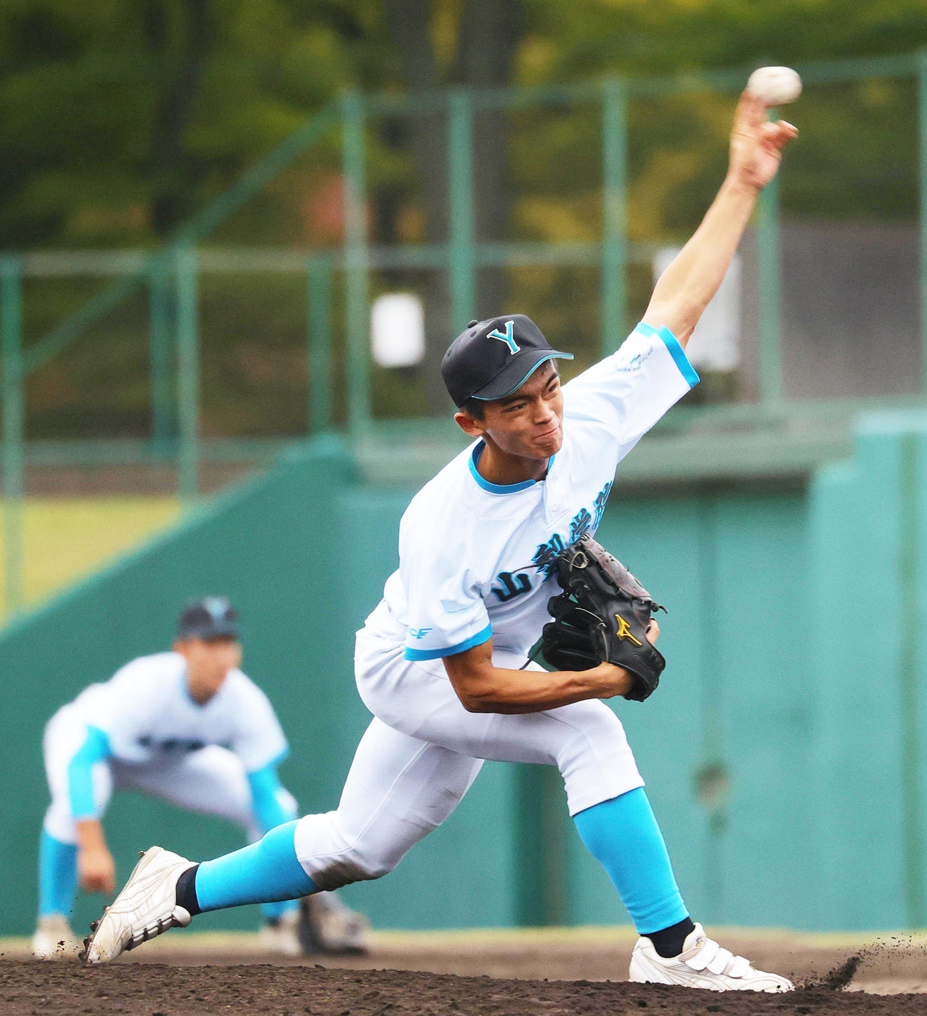 山梨学院対山村学園　力投する山梨学院・星野（撮影・野上伸悟）