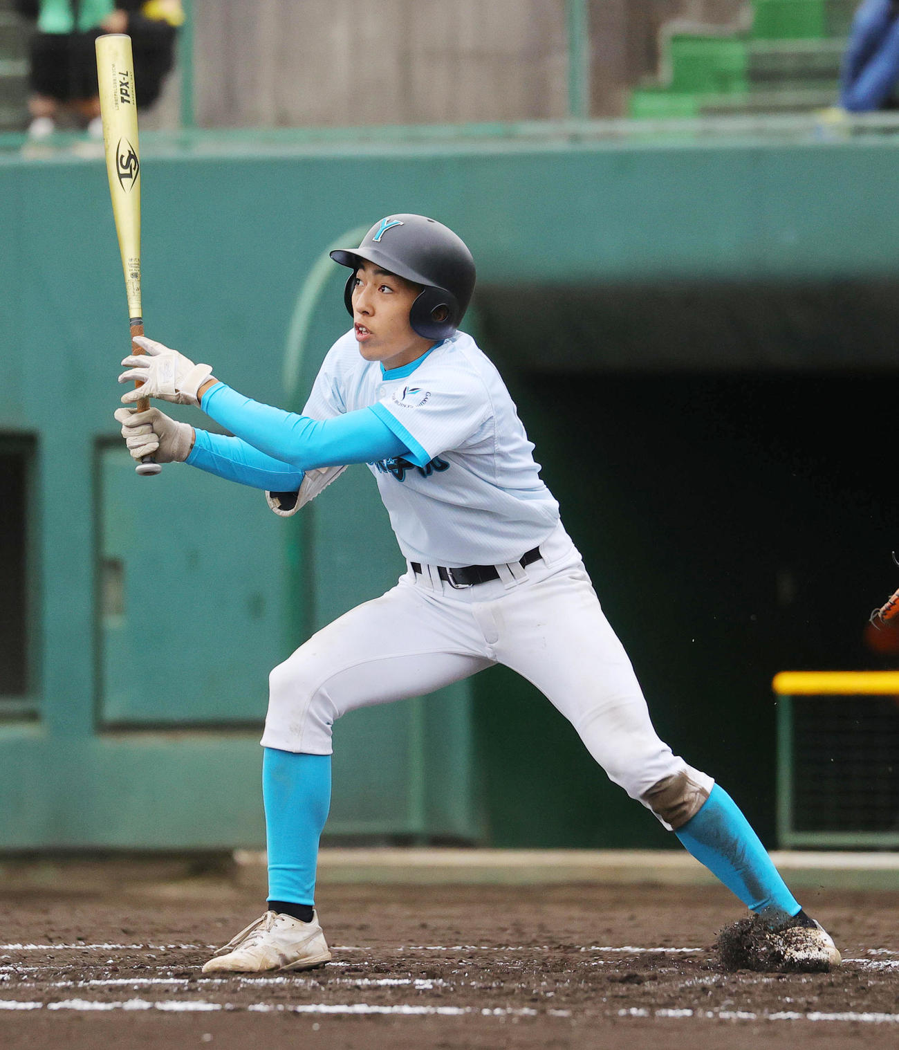 山梨学院対山村学園　7回表山梨学院2死満塁、左3点適時二塁打を放つ大森（撮影・野上伸悟）