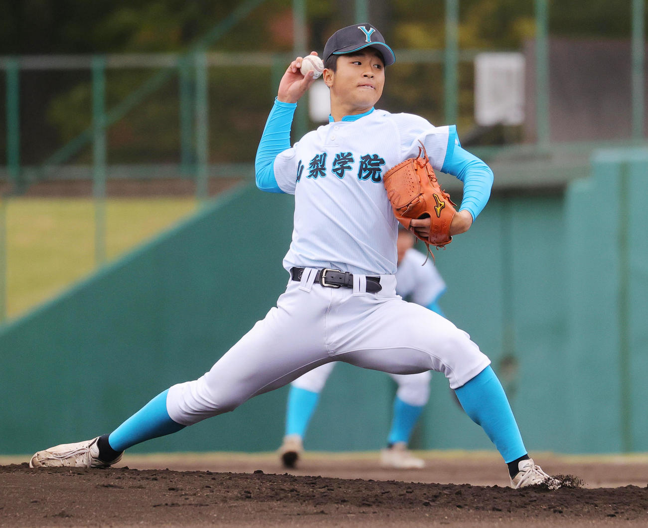 山梨学院対山村学園　山梨学院先発の林（撮影・野上伸悟）