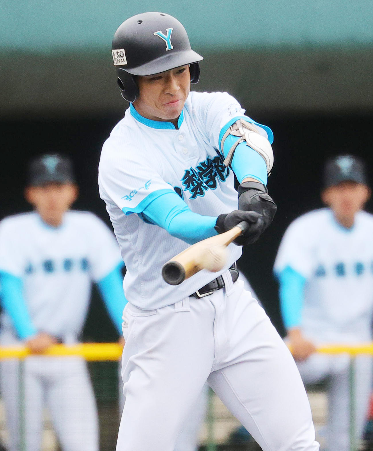 山梨学院対山村学園　6回表山梨学院2死二塁、右前適時打を放つ林（撮影・野上伸悟）