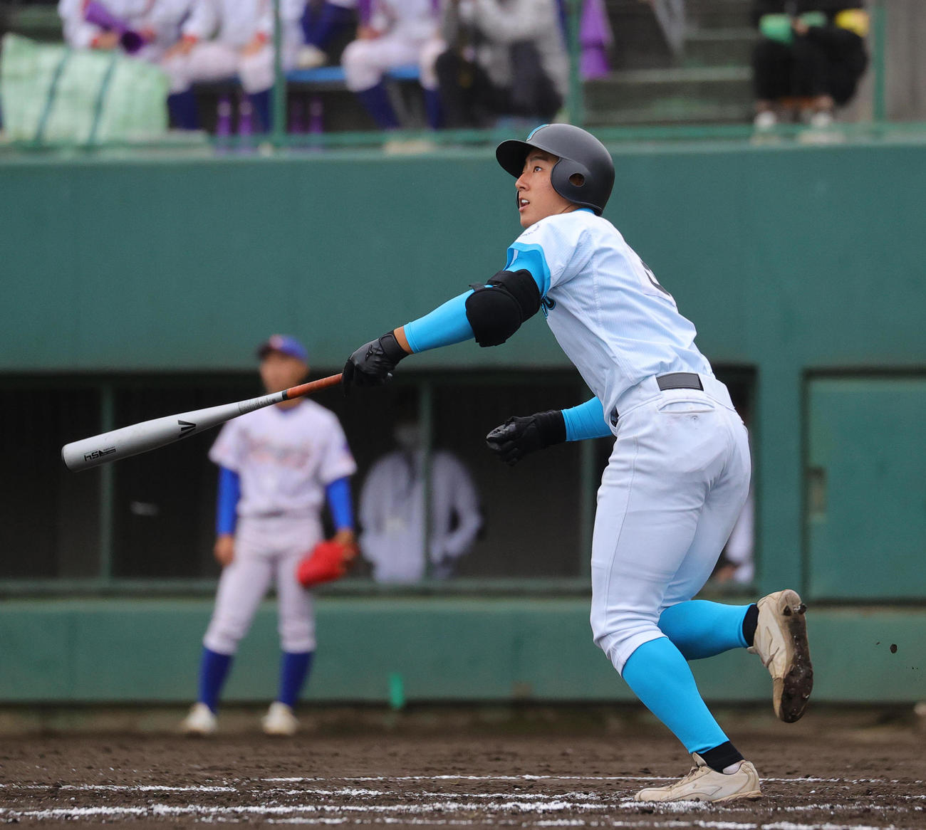 山梨学院対山村学園　8回表山梨学院2死二、三塁、左越え3点本塁打を放つ高橋（撮影・野上伸悟）