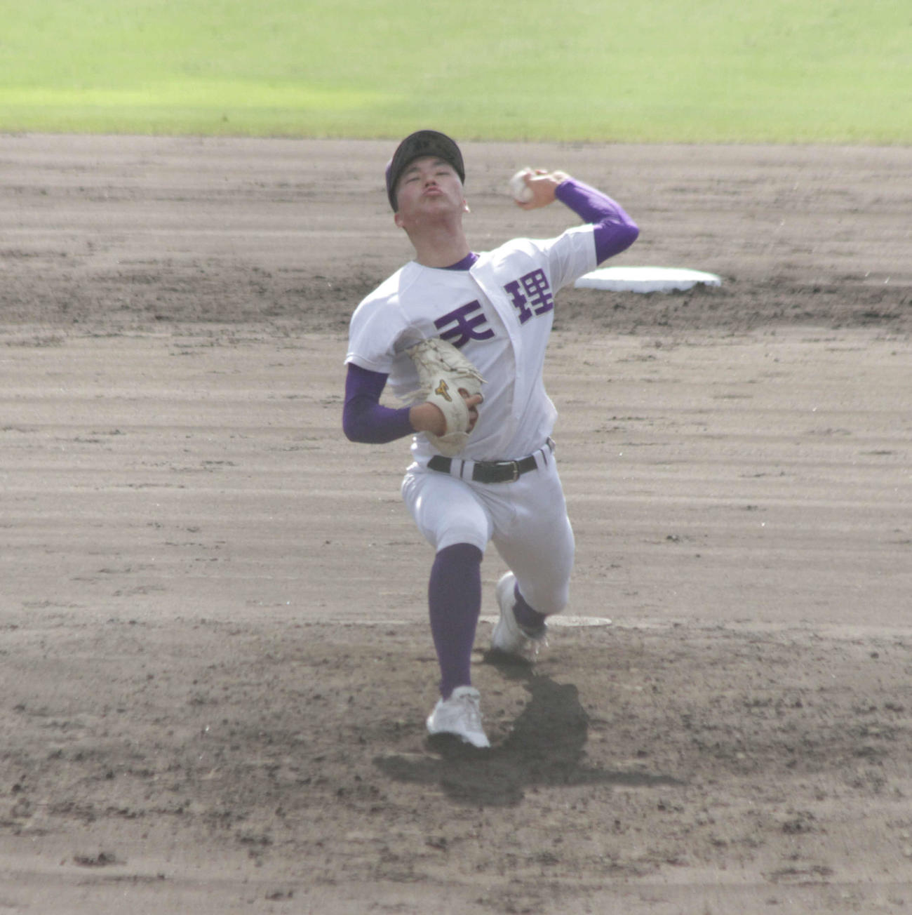 天理対社　天理の先発、中川輝星投手は序盤から力投した（撮影・酒井俊作）＝和歌山市紀三井寺、2022年10月29日