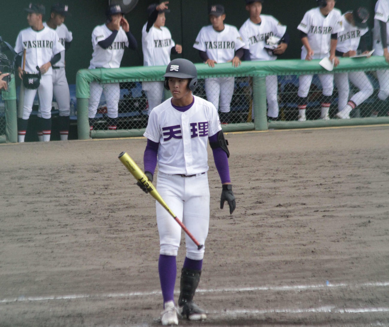天理対社　元阪神関本賢太郎氏の次男、大成内野手が先発出場し、打席に入った（撮影・酒井俊作）＝和歌山市紀三井寺、2022年10月29日