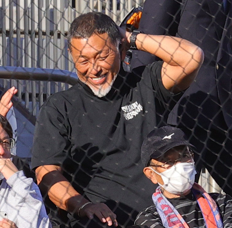 専大松戸対慶応　観戦する清原和博氏（撮影・野上伸悟）