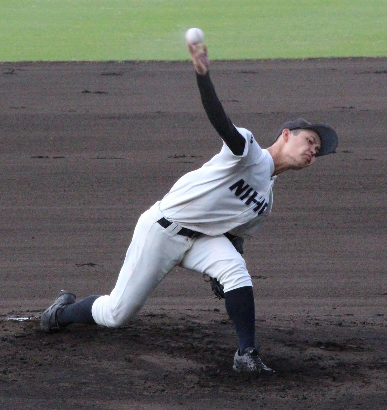 大分商対長崎日大　8回1失点で決勝に導いた長崎日大・西尾海純投手（撮影・菊川光一）