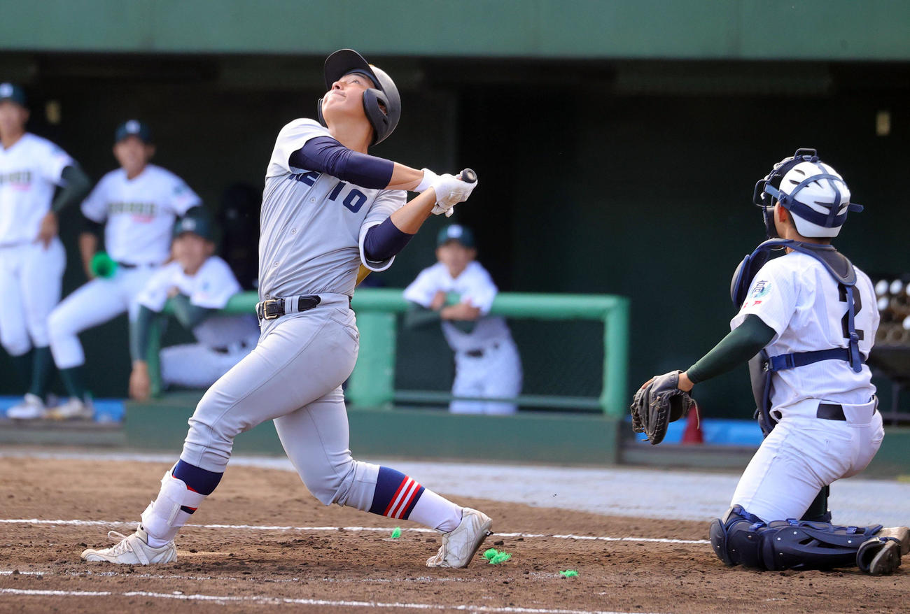 専大松戸対慶応　2回裏慶応1死、捕邪飛に倒れる清原（撮影・野上伸悟）
