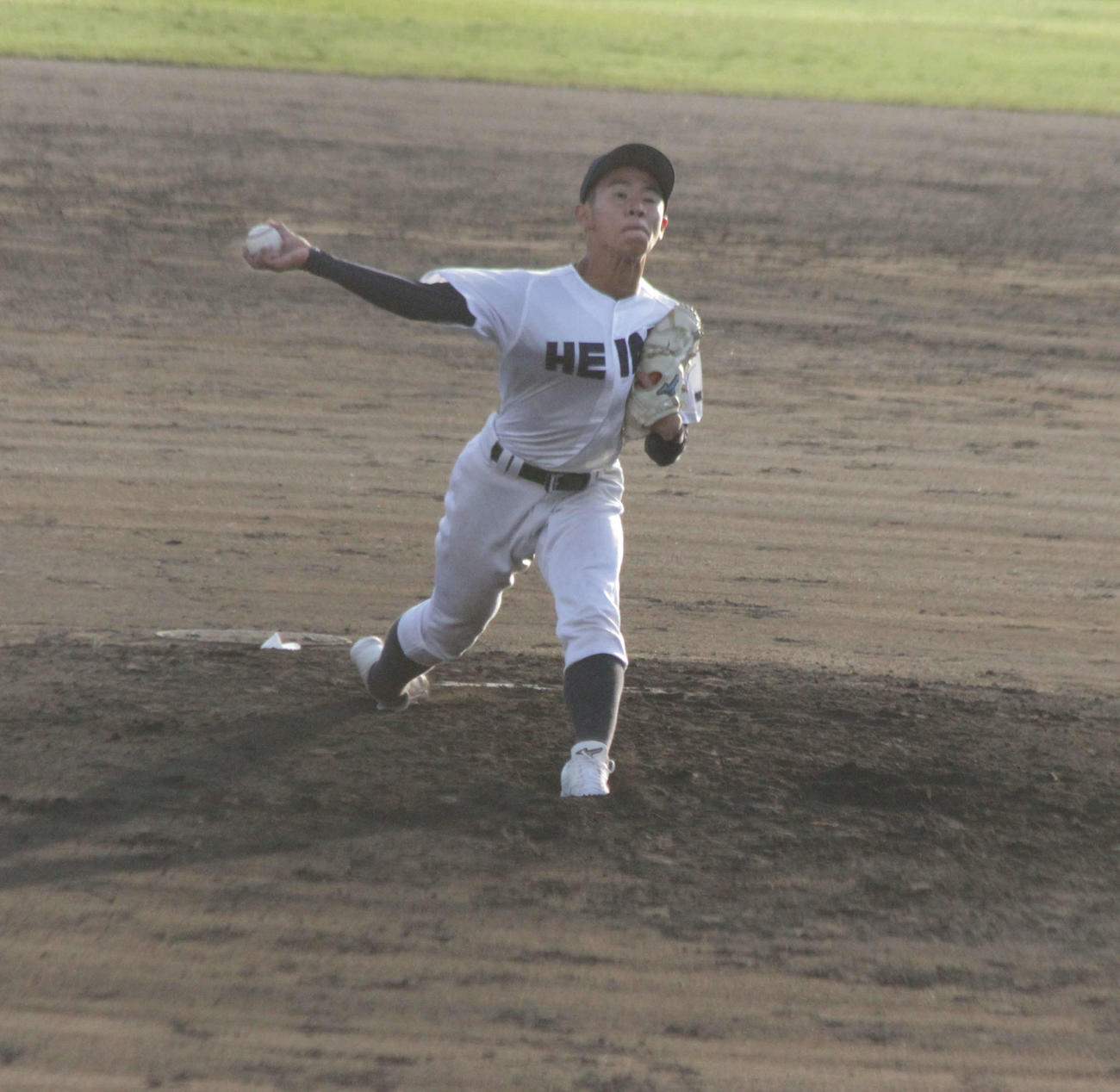 龍谷大平安対高田商　先発して好投する龍谷大平安・桑江駿成投手（撮影・酒井俊作）