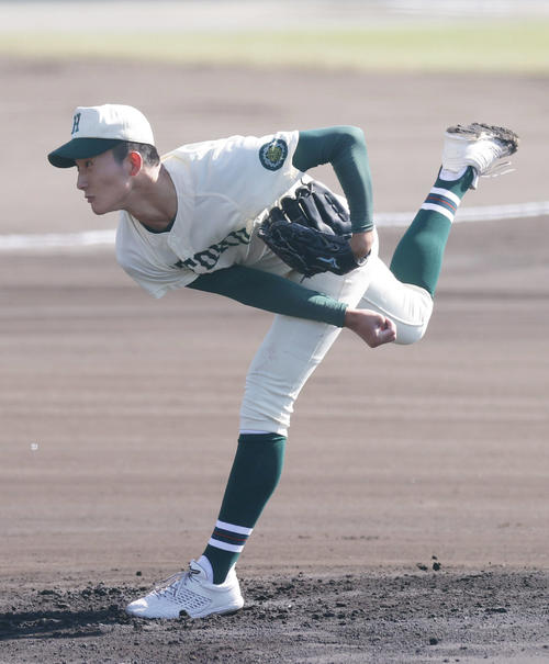 履正社対報徳学園　力投する報徳学園先発の盛田（撮影・前田充）