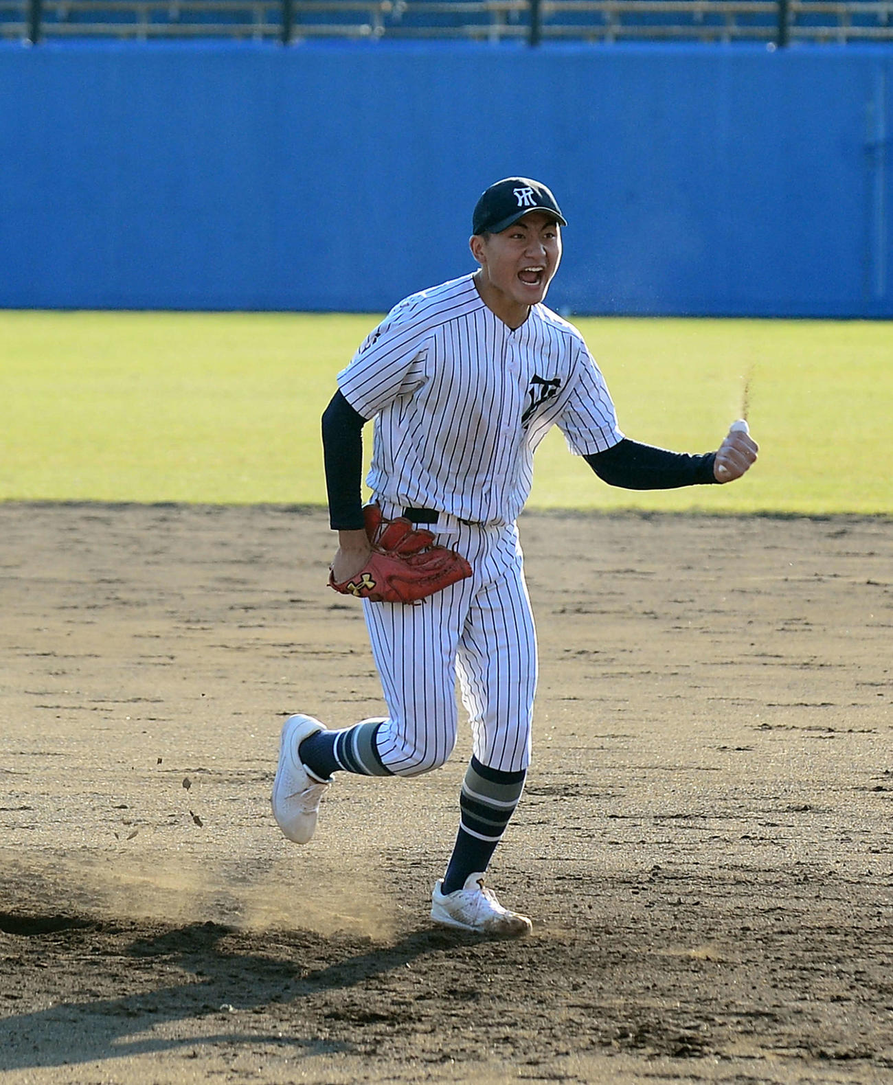 決勝進出を決め、ガッツポーズの常葉大菊川・久保