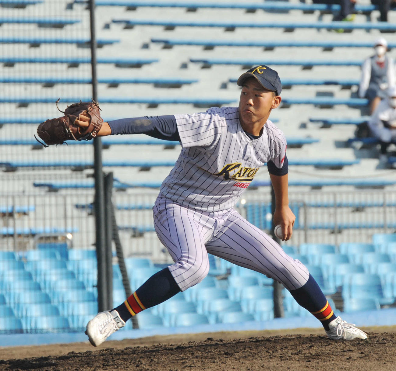 4回から登板し5回2安打無失点と好投した加藤学園の吉川　