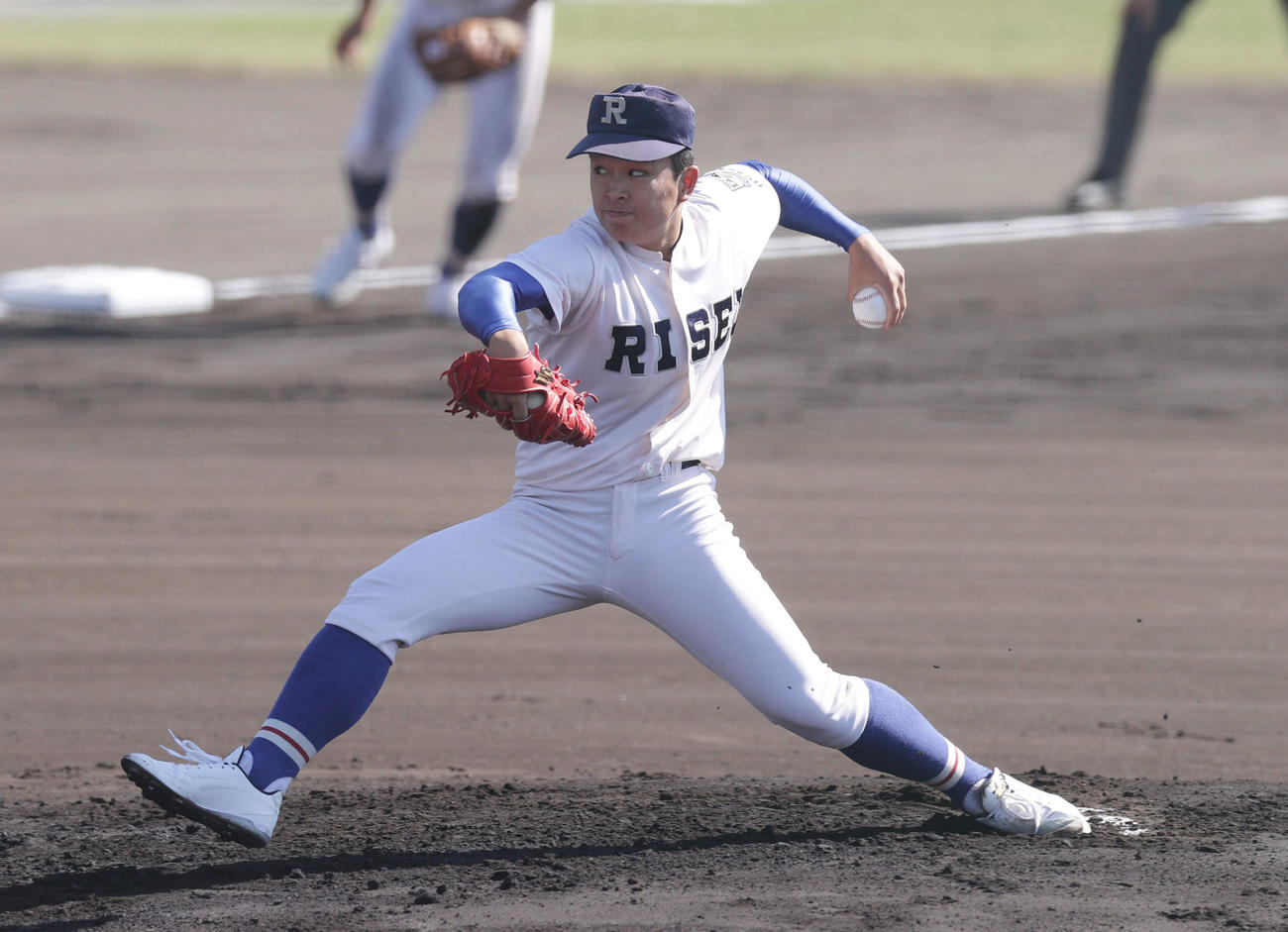 履正社対報徳学園　力投する履正社先発の増田（撮影・前田充）