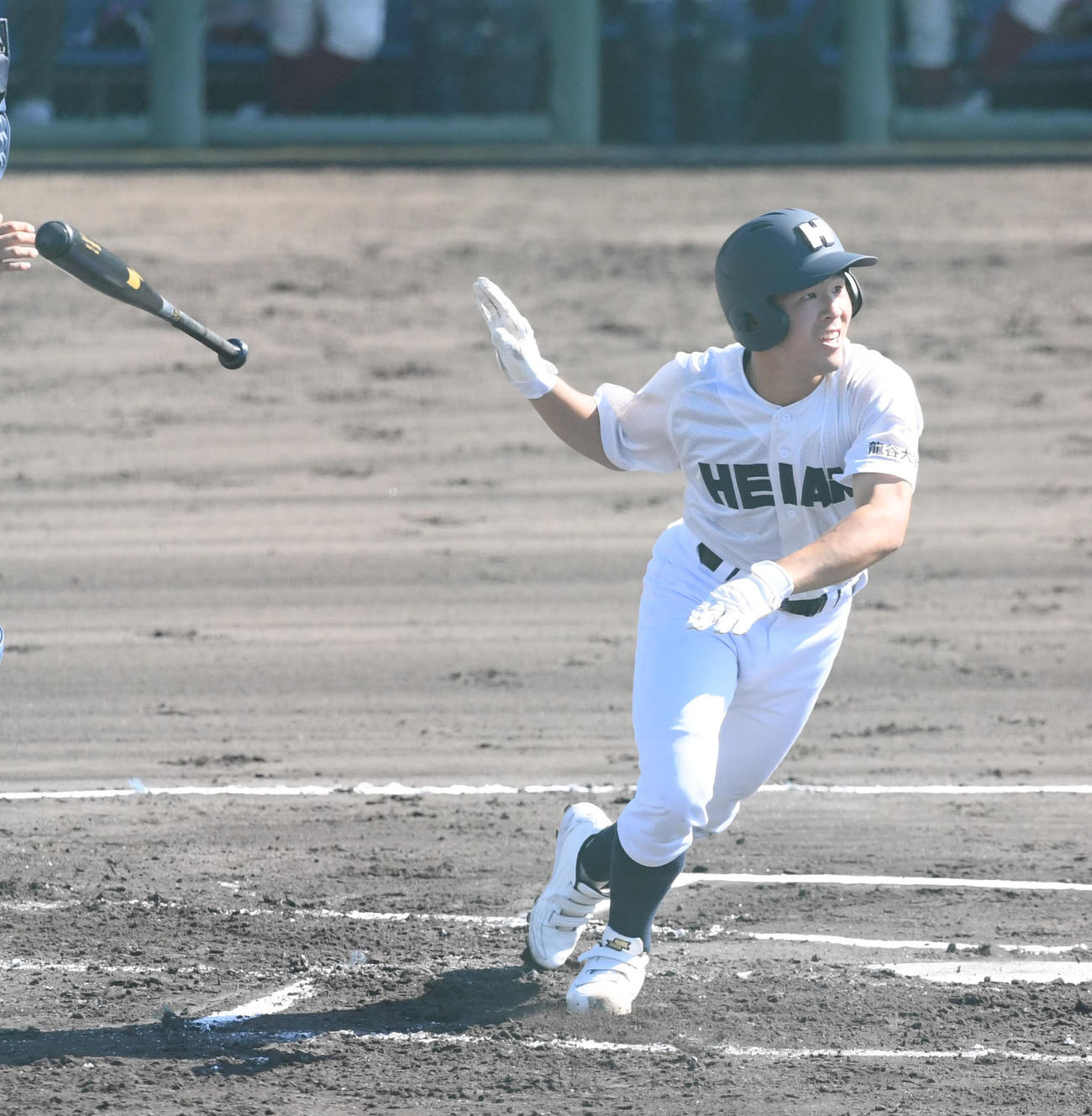 大阪桐蔭対龍谷大平安　1回裏　龍谷大平安・平中は右越え先制適時二塁打を放つ（撮影・滝沢美穂子）
