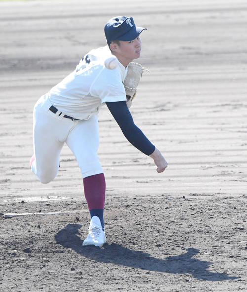 大阪桐蔭対龍谷大平安　大阪桐蔭3番手松井（撮影・滝沢美穂子）