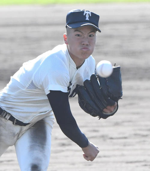 大阪桐蔭対龍谷大平安　大阪桐蔭4番手平嶋（撮影・滝沢美穂子）