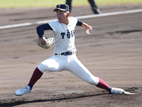 大阪桐蔭対報徳　大阪桐蔭先発の前田（撮影・前岡正明）