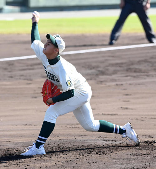 大阪桐蔭対報徳　報徳先発の間木（撮影・前岡正明）