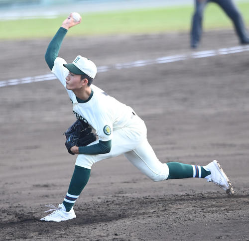 大阪桐蔭対報徳　報徳2番手の盛田（撮影・前岡正明）