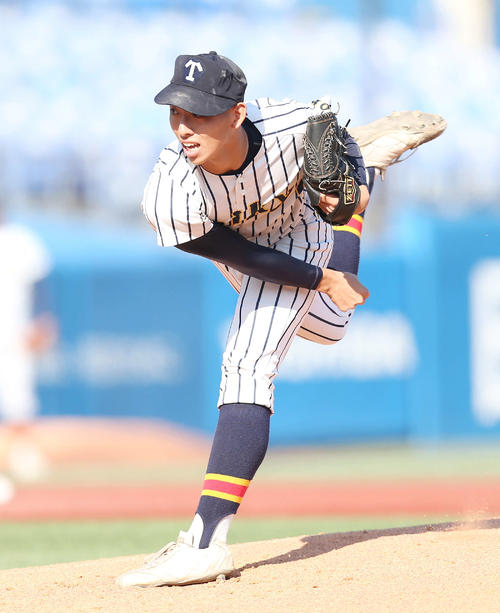 帝京対二松学舎大付　力投する帝京先発の高橋蒼（撮影・宮地輝）