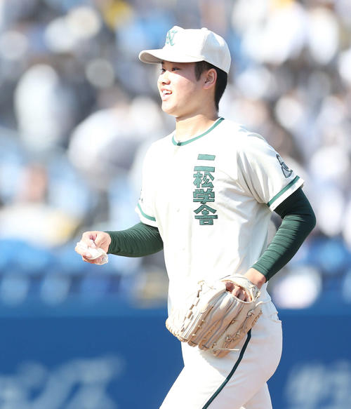 帝京対二松学舎大付　7回表帝京を無失点に抑え、笑顔の二松学舎大付・重川（撮影・宮地輝）