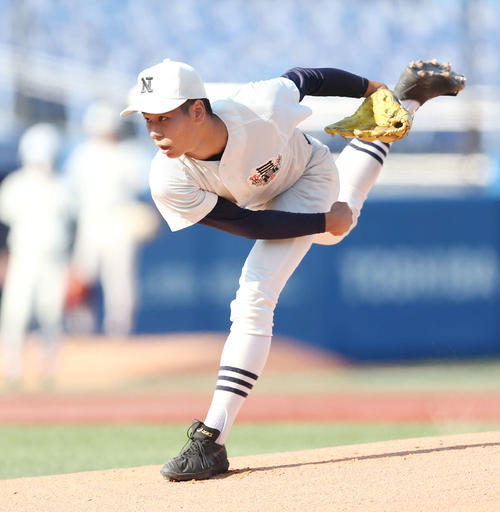 東海大菅生対日大三　力投する日大三先発の安田（撮影・宮地輝）