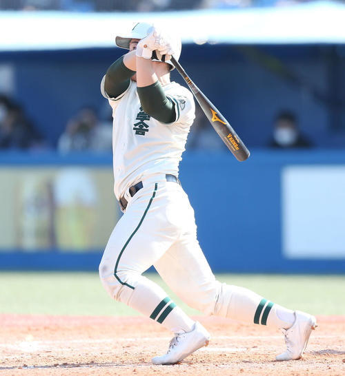 帝京対二松学舎大付　4回裏二松学舎大付2死、ソロ本塁打を放つ片井（撮影・宮地輝）