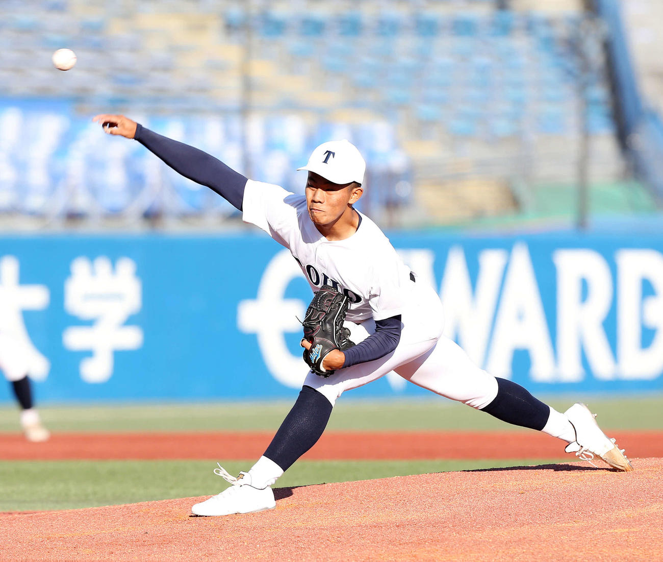大阪桐蔭対東邦　力投する東邦先発の宮国（撮影・宮地輝）